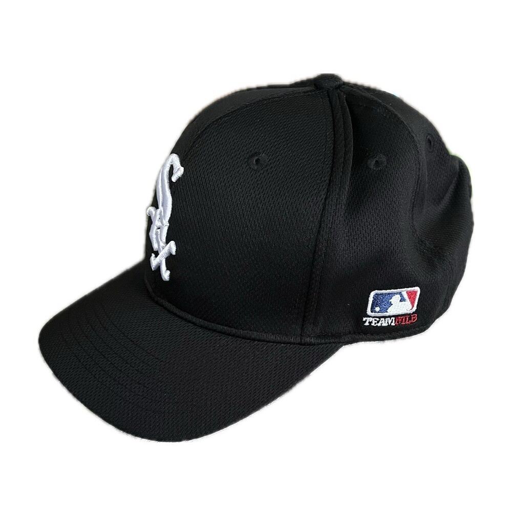 Chicago White Sox Youth Hat. Black. Team MLB. Adjustable Back - Picture 2 of 3